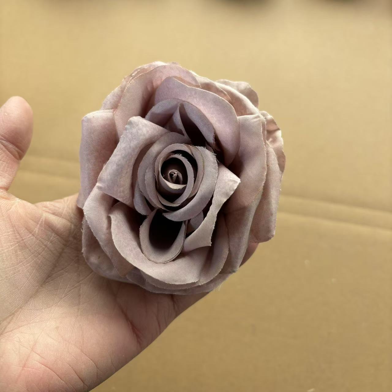 회색