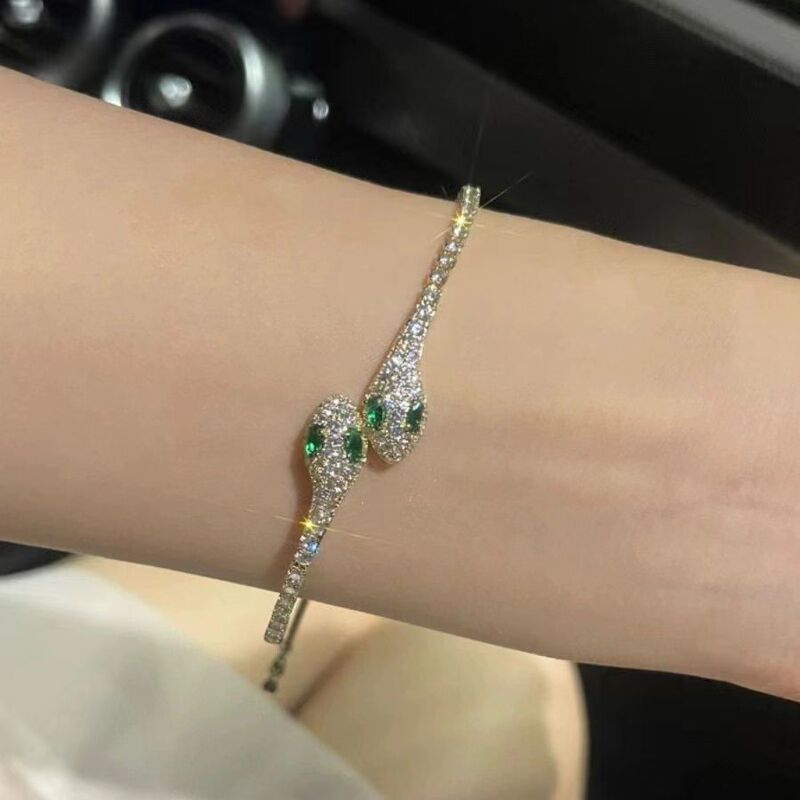 New green eye snake light luxury bracelet simple exquisite niche temperament high fashion adjustable bracelet for women Wholesale
