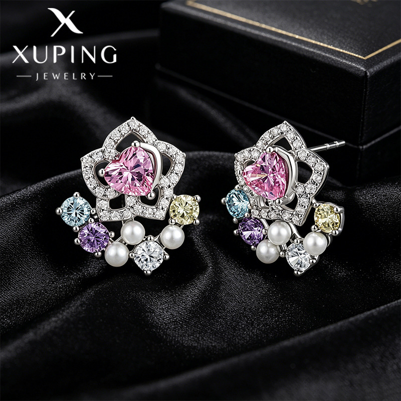 Xuping Caibao serie de flores de dopamina amor pernos de verano lujoso ligero dulce suave viento imitación de perlas orejas para mujeres