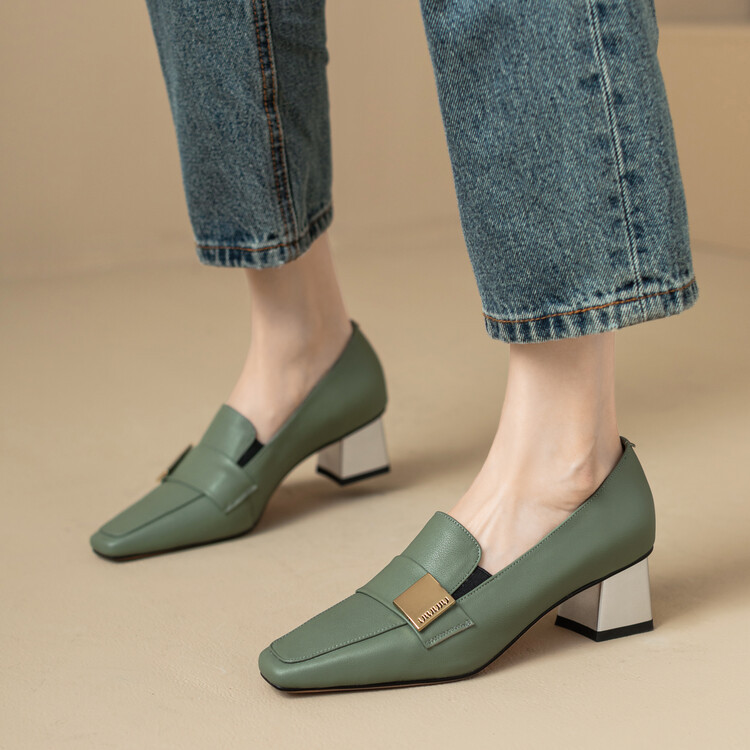 작은 스퀘어 헤드 미들 힐 깊은 입 싱글 레이어 신발 여성용 틈새 Cowhide 두꺼운 힐 작업 신발 통근 작은 가죽 신발 로퍼 2024