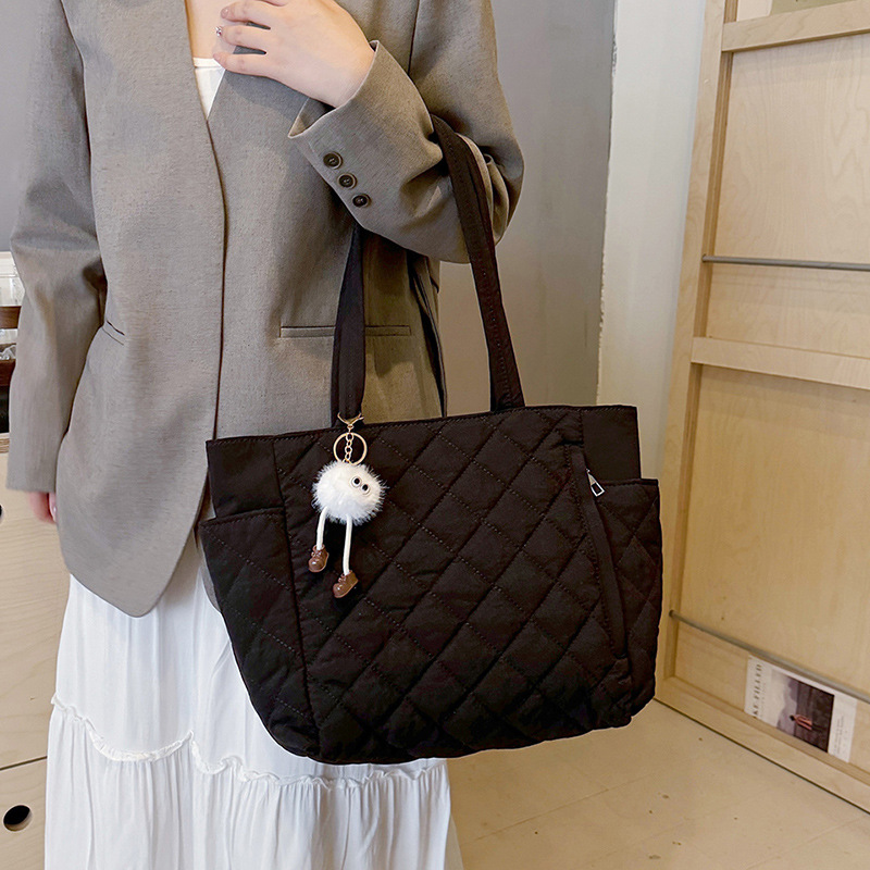 Women's Quilted Shoulder Bag Large Capacity Commuter Tote_voghion.com