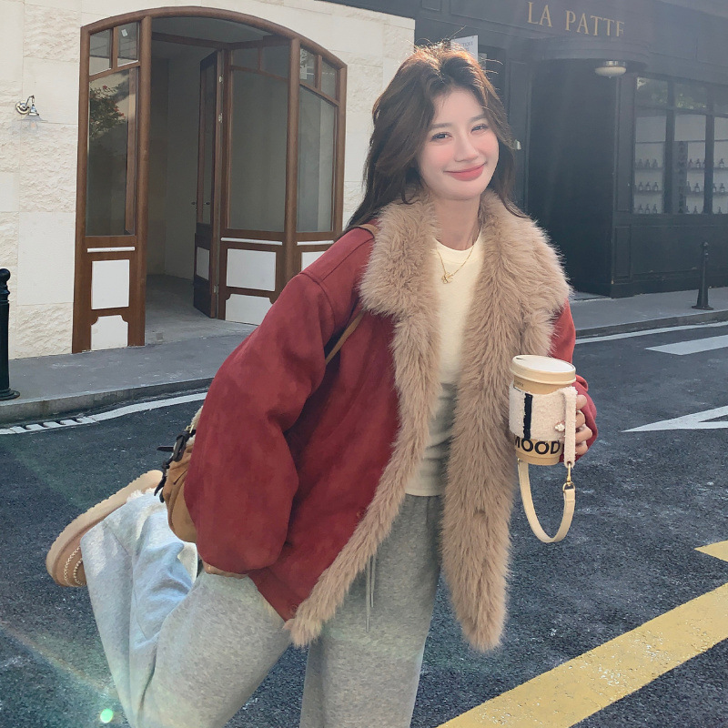 실제 촬영된 빨간색 짧은 플러시 패치워크 야구 스타일 다운 재킷 2026년 신상 여성 겨울 가죽과 퍼 일체형 파카 두꺼운 모델