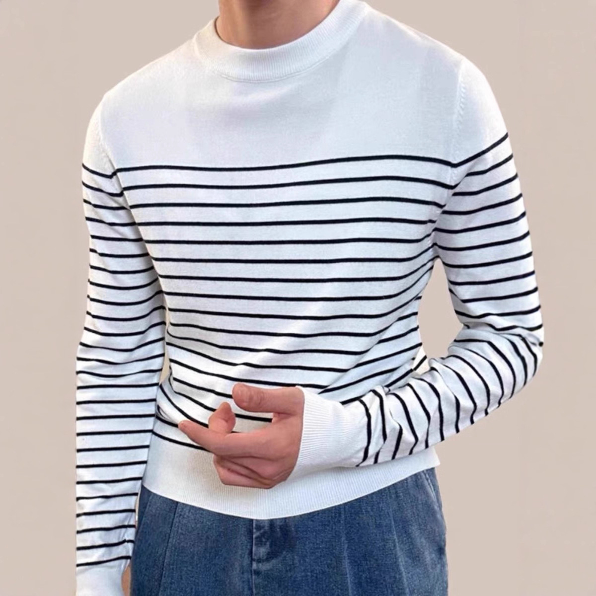 Otoño y invierno nuevo estilo de hombre cuello redondo clásico camisa de punto a rayas blusa de punto casual suelta con mangas medias cubierta corta