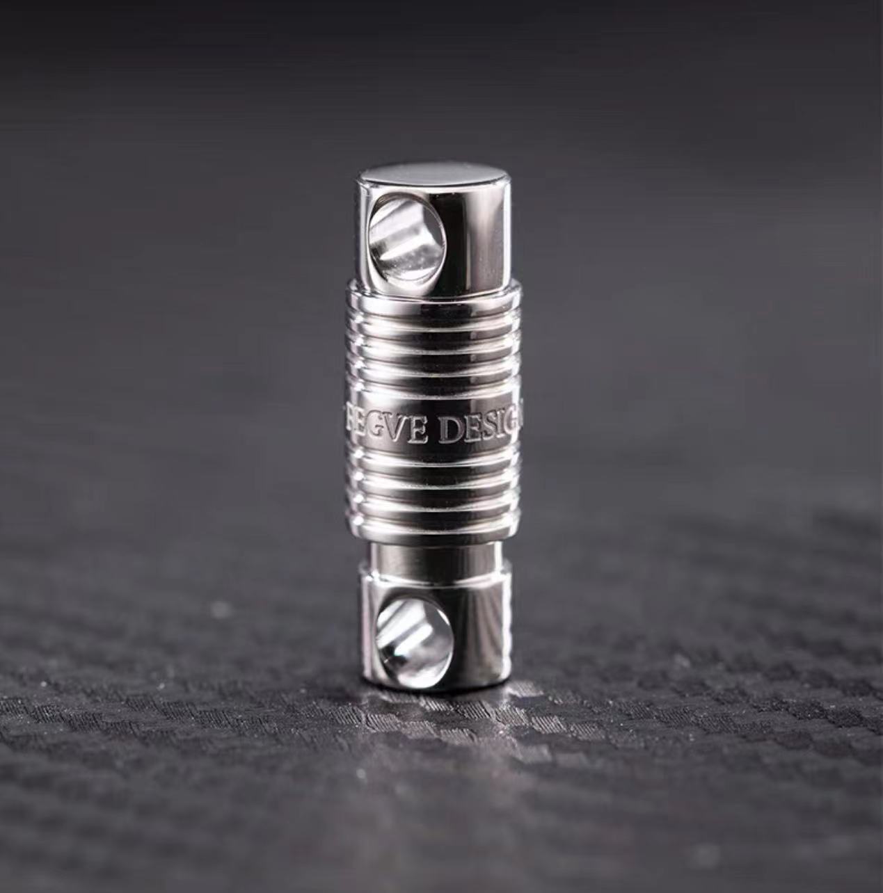 Aleación de titanio cápsula universal conjunta llavero accesorios titanio hebilla universal hecho a mano coche llavero rotación de 360 grados