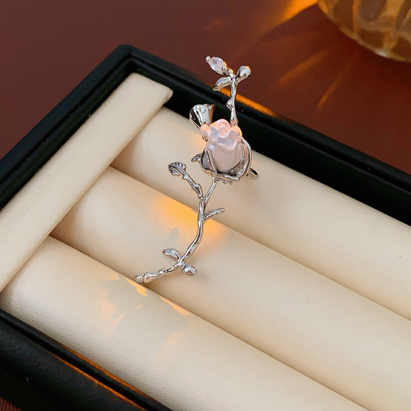 Pendientes de borla de gota de agua de flores de diamantes con aguja de plata, exageración europea y americana 2025 nuevos pendientes de lujo ligero Pendientes de alta gama mujeres