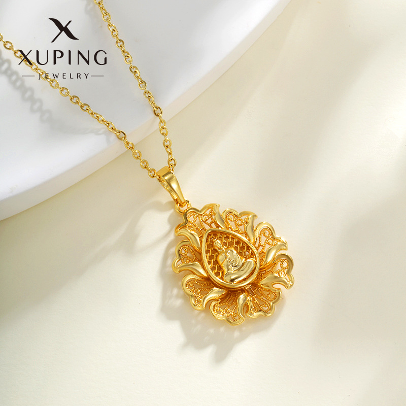 Xuping aleación de cobre ligera de lujo hueco collar de colgante de loto guanyin mujer elegante collar de flores retro colgante al por mayor