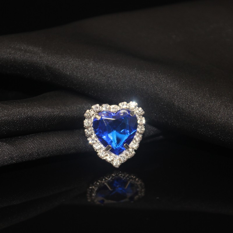 40g Weight Crystal buckle Jewelry Making Type 18 * 20mm Jewelry Making Size Rhinestones Inlay Material DIY Jewelry Accessories Classification 10 PCS/Package Quantity Metal Material Heart Shape Pattern Polished Finish Plating, Inlay Design IG Style, Shiny Style 10 PCS/Package 18 * 20mm Metal Rhinestones Heart Shape Polished Crystal Buckle 11