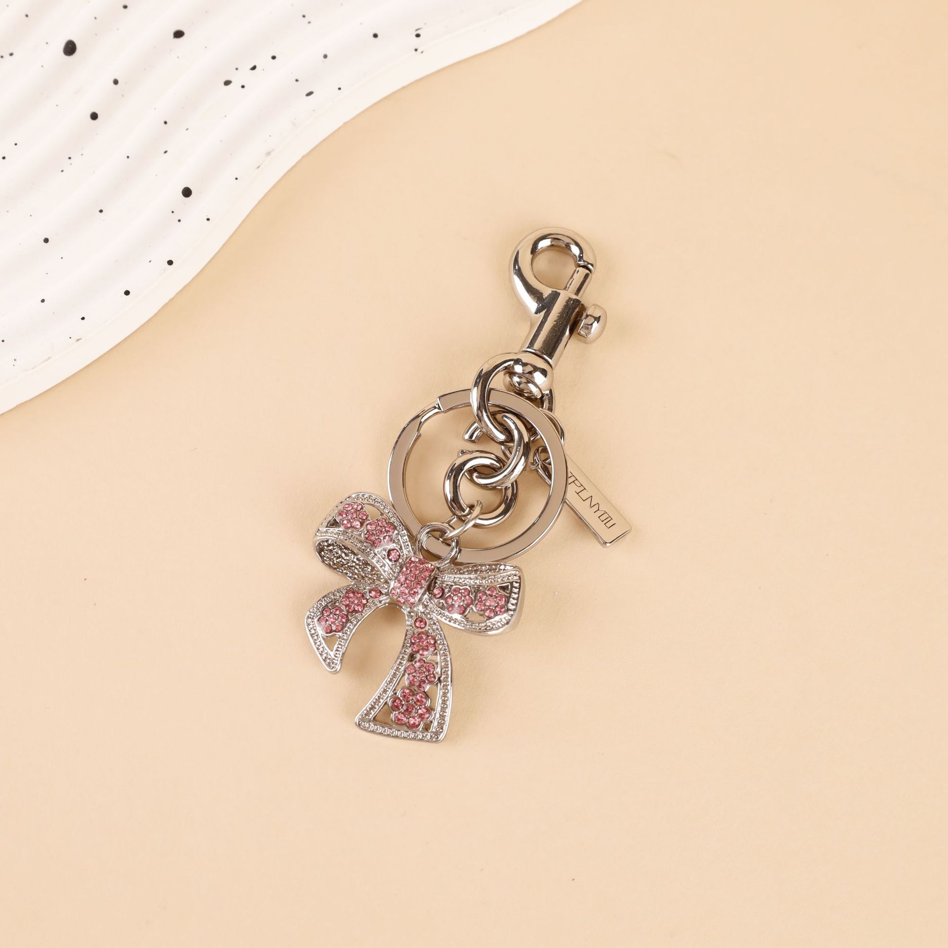 Transfronterizos directamente para bolsas de cereza colgantes de moda llaveras de automóviles llaveras de Amazon llaveras de metal accesorios de bolsas al por mayor