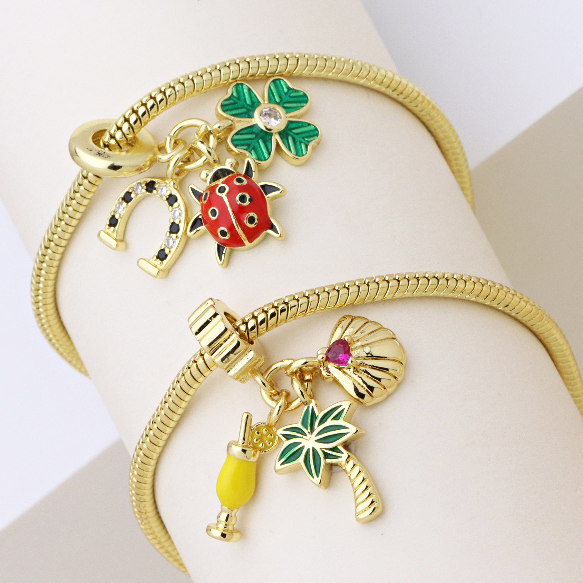 Bracelet pendentif motif libellule coccinelle et fleur en cuivre_voghion.com