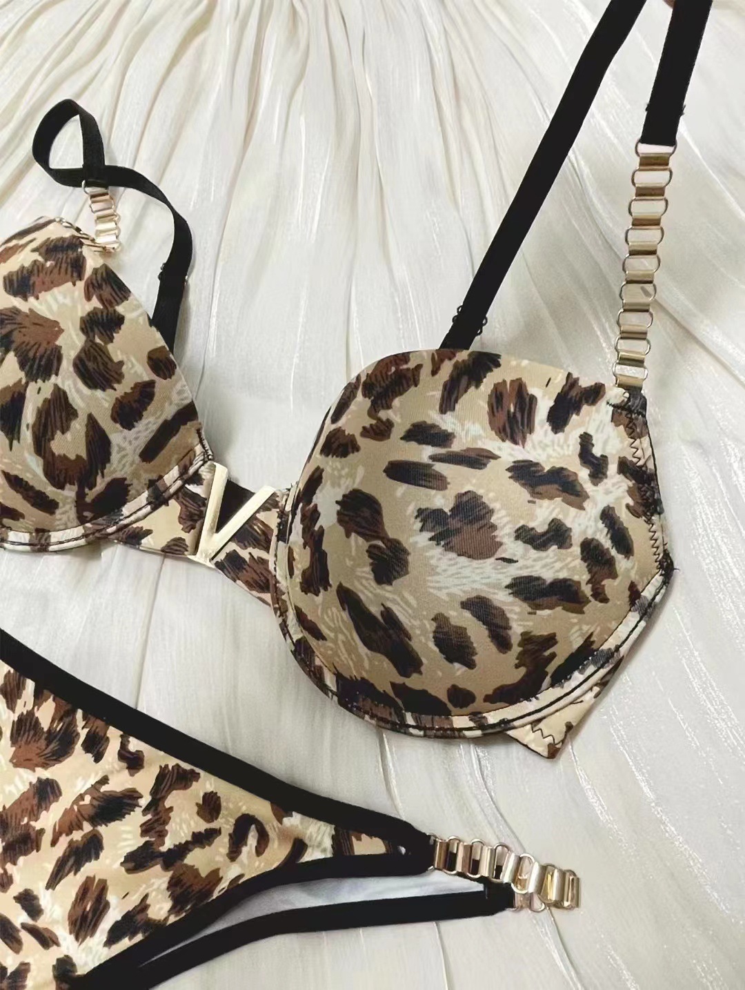 New Sexy Smooth European Size Underwear Women's Ring Decoration Shoulder Strap Bra Set_voghion.com