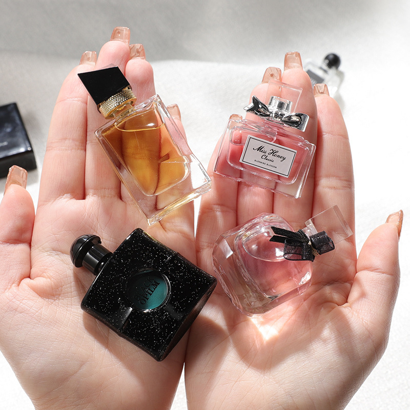 DKY new Q version of the perfume no man's land rose men and women fresh natural perfume wholesale on behalf of students and friends gift DKY new Q version of the perfume no man's land rose men and women fresh natural perfume wholesale on behalf of students and friends gift