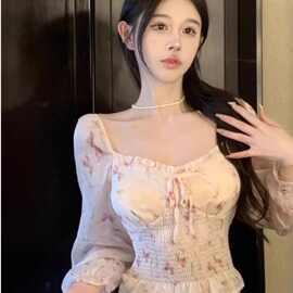 2025夏季法式小众方领露锁骨衬衣女设计感碎花衬衫短款上衣