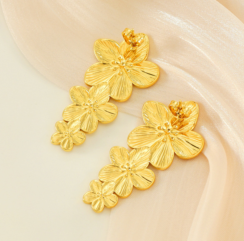 1 Pair Simple Style Classic Style Solid Color Plating Stainless Steel Gold Plated Ear Studs display picture 2