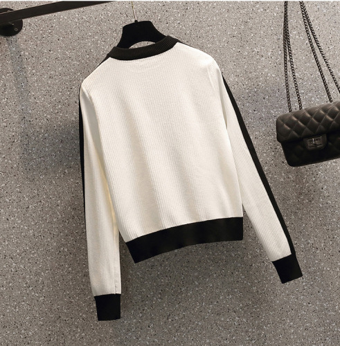 Plus-size women's autumn fashion, slimming tunic top for women, outerwear long-sleeve open knit sweater