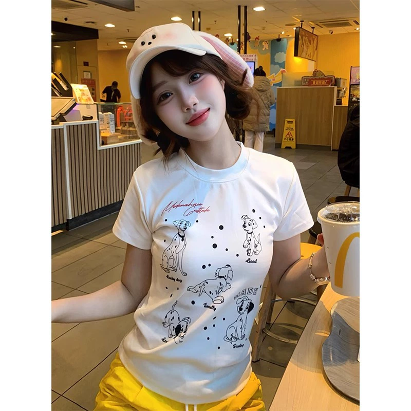 Белая женская футболка с короткими рукавами на правое плечо, тонкая, но не обтягивающая, новый короткий топ Далматин, лето 2025