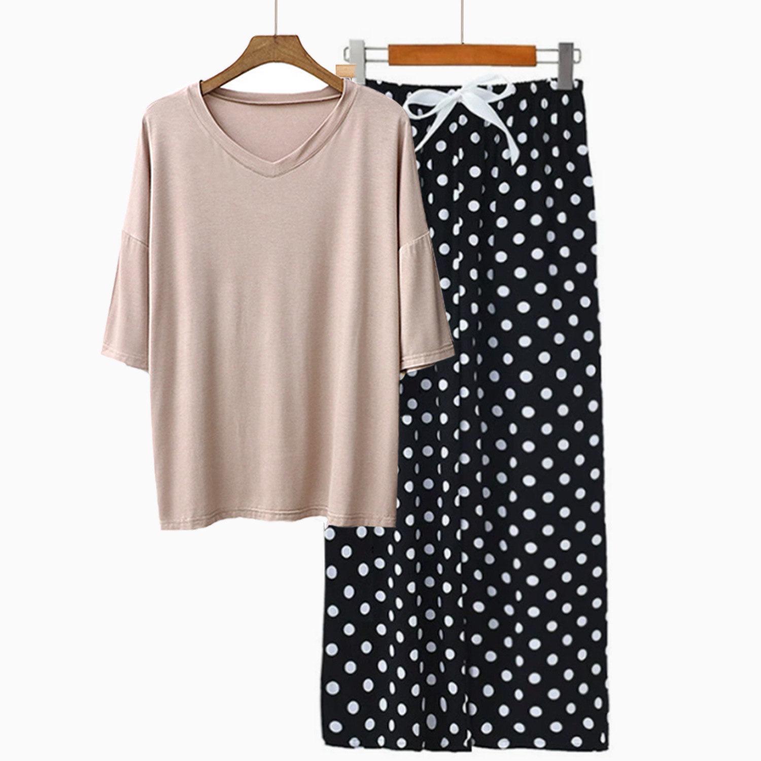 카키 + 블랙 도트