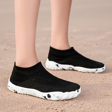 跨境热销宽头飞织运动鞋男套脚袜子鞋女防滑海边旅游沙滩鞋健身鞋