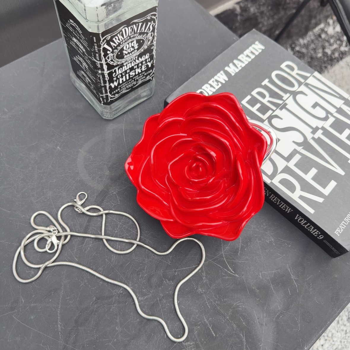 Elegant and stylish rose, versatile for autumn and winter, a box bag with a niche design and a sense of sophistication, a hand-held crossbody bag for dinner parties undefined