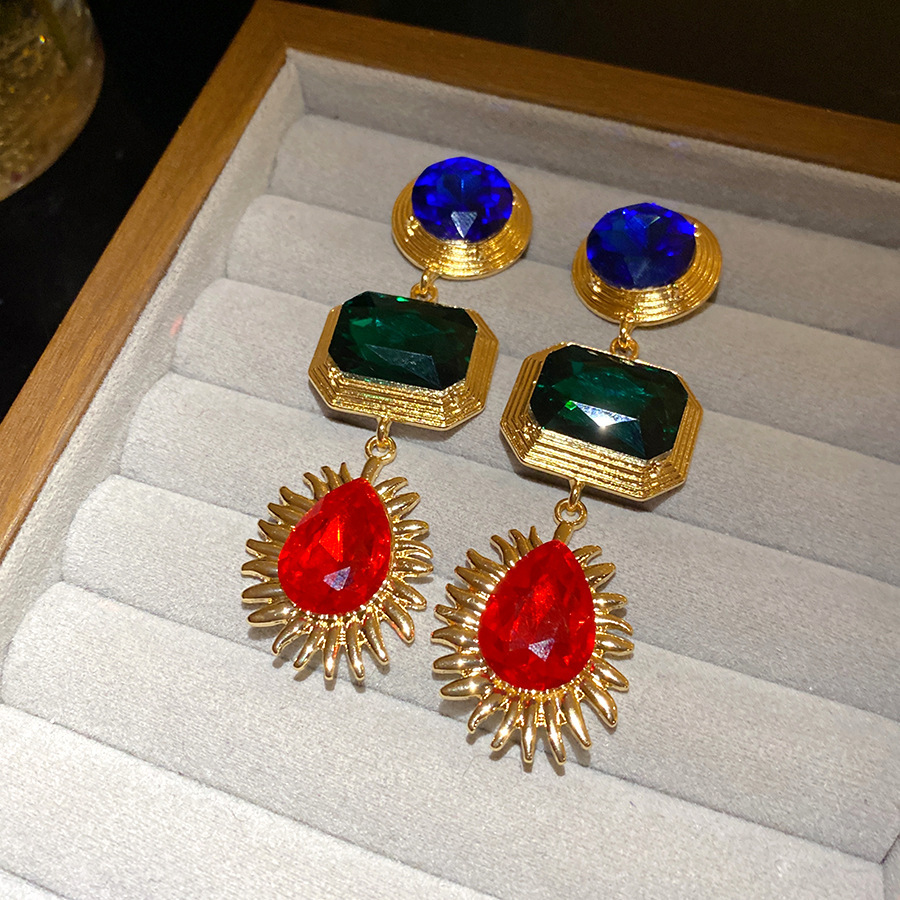 Pendientes exagerados de vintage medieval Pendientes de perlas geométricas de aceite de gota de diamantes de aguja de plata femenina Pendientes retro de sentido avanzado