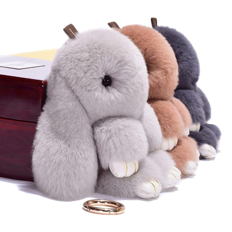 萌えウサギは死んだウサギのストラップを装っています。