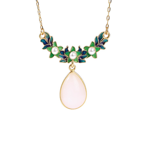Hot-selling items at street stalls and temple fairs, classical and elegant enamel-painted flower clusters, imitation white jade pearls, retro necklaces