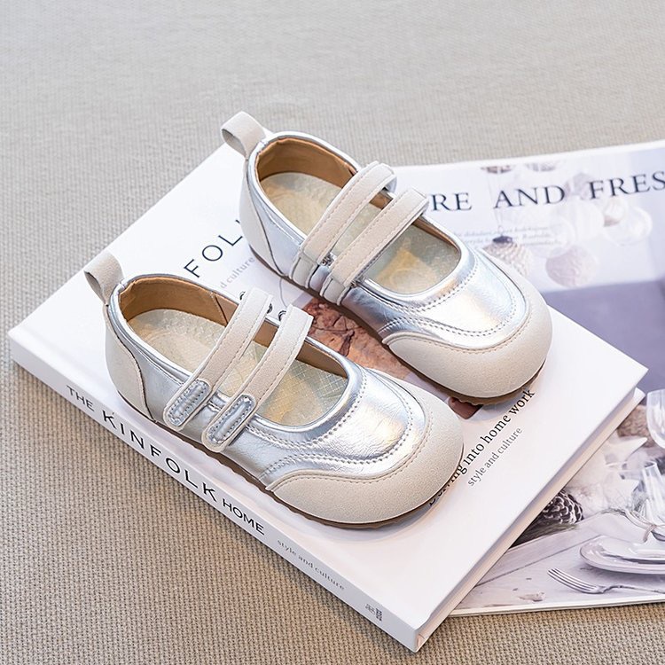 Zapatos deportivos para niñas coreanos zapatos de cuero de boca superficial para niñas otoño de 2026 nuevos zapatos casuales para niños de tamaño mediano image 7