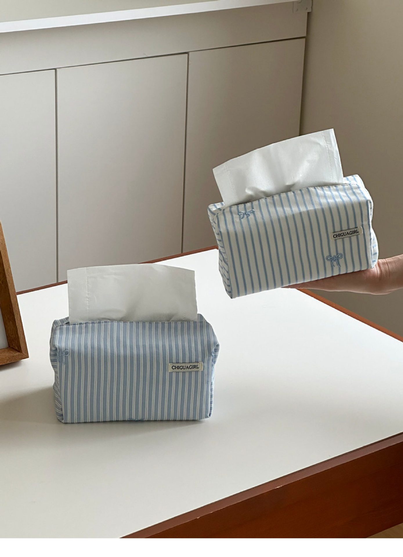 Vintage-style fabric tissue box for home, living room, and car use, high-end light luxury tissue bag, napkin cover, desktop tissue box
