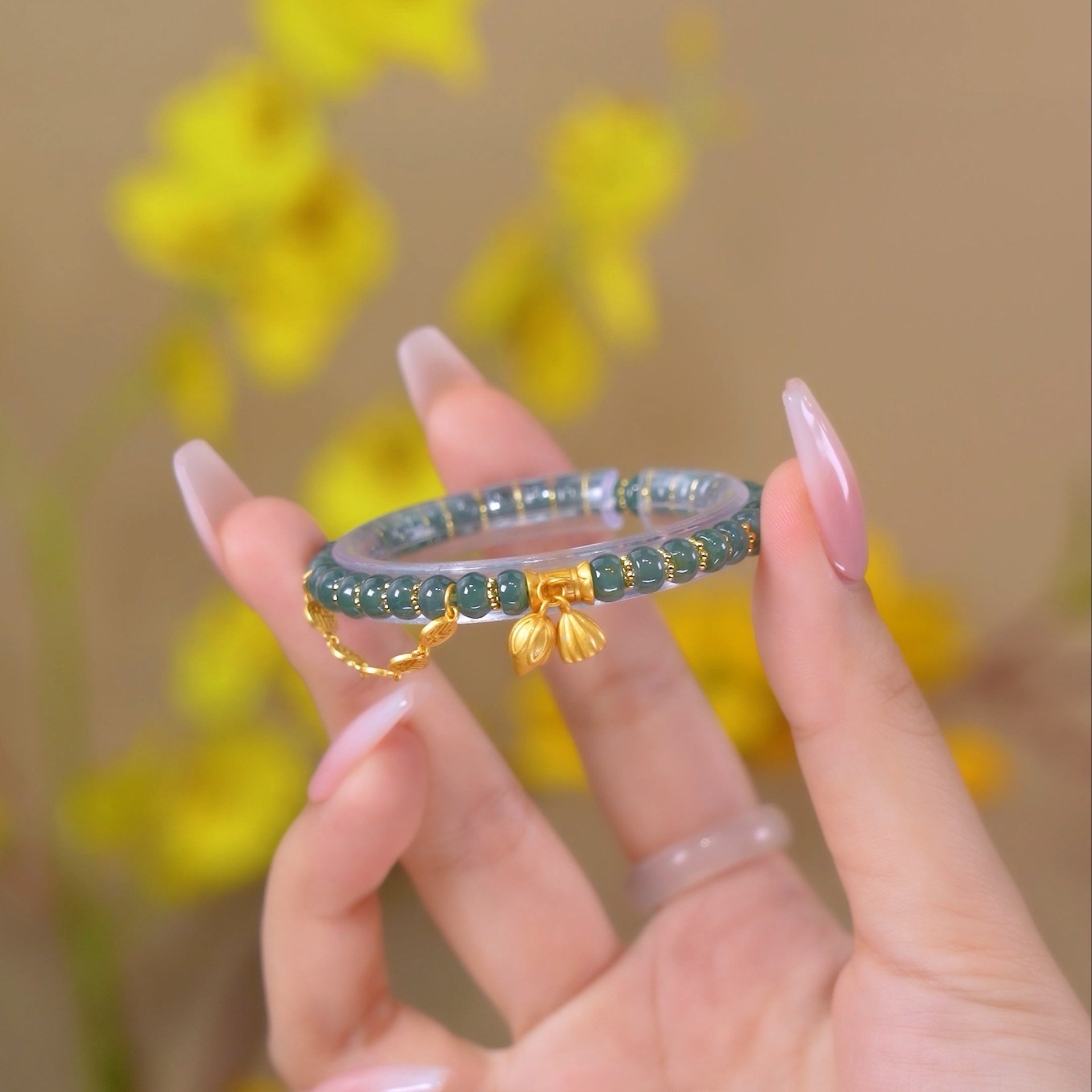 Good luck Lily of the Valley natural emerald Lily of the Valley hydrangea double chain bracelet women 2022 New Life year hand rope