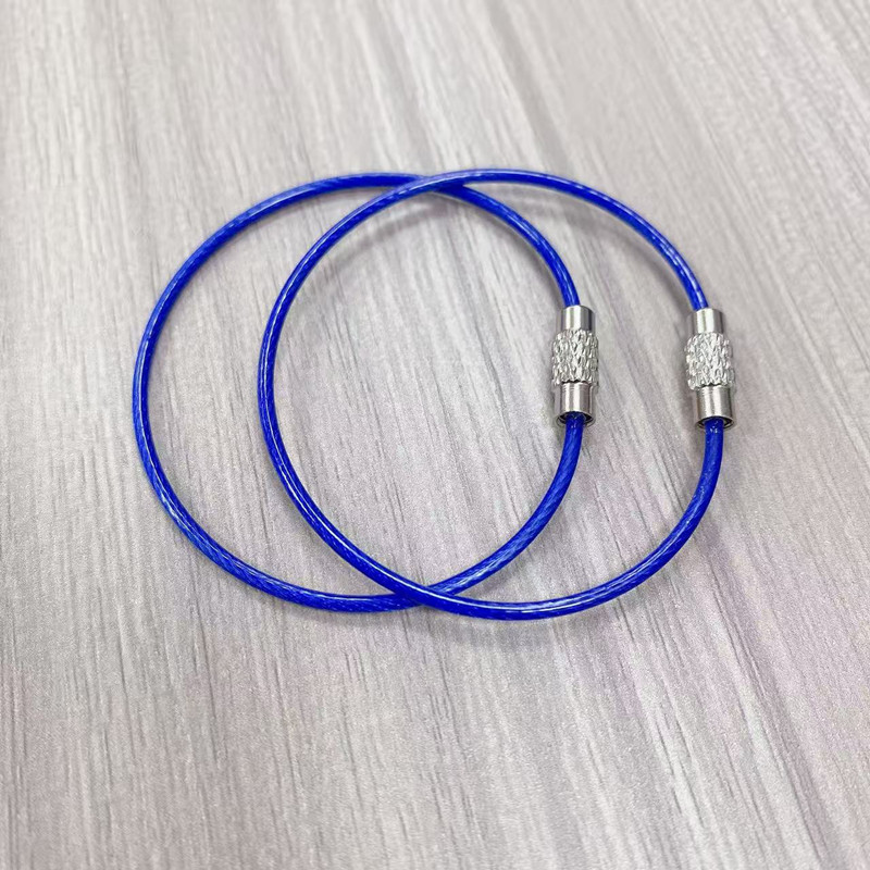 現物のワイヤーの鍵はステンレスカラーのゴムのワイヤーの輪を掛けてプラスチックのワイヤーの鎖を包んで大量に交渉します。