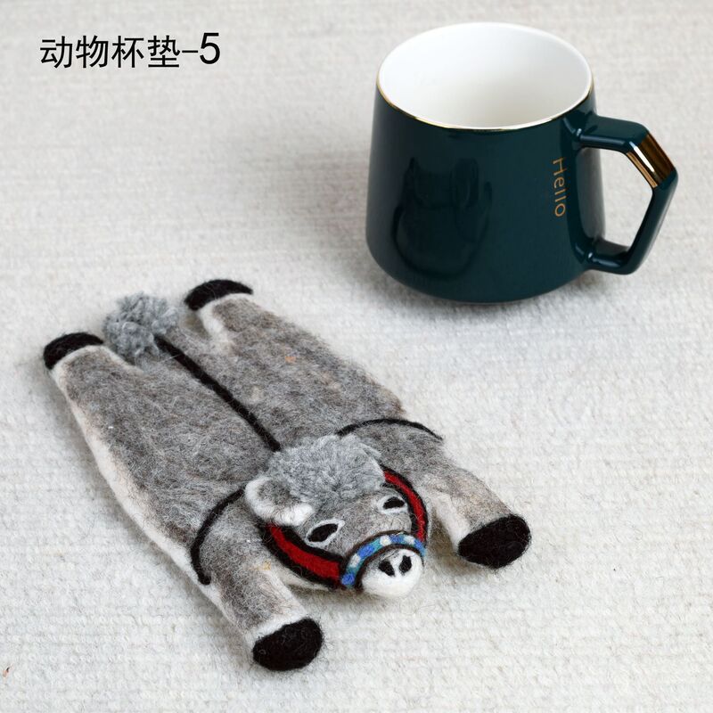 手作りの羊のフェルト動物のコースター|undefined