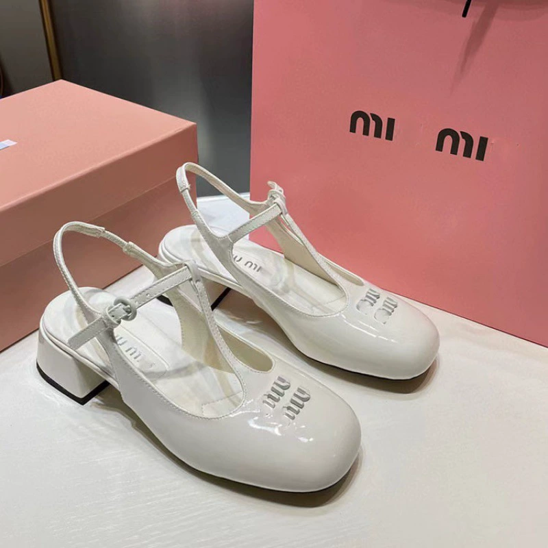 Простые босоножки Miu Miu для женщин с толстыми каблуками, пряжки на одну кнопку, женская обувь Mary Zhen, сумка для носка 2025 летняя новая стиль