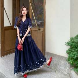 藏青色独特漂亮蕾丝刺绣套装裙女2026夏法式无袖背心半身裙两件套