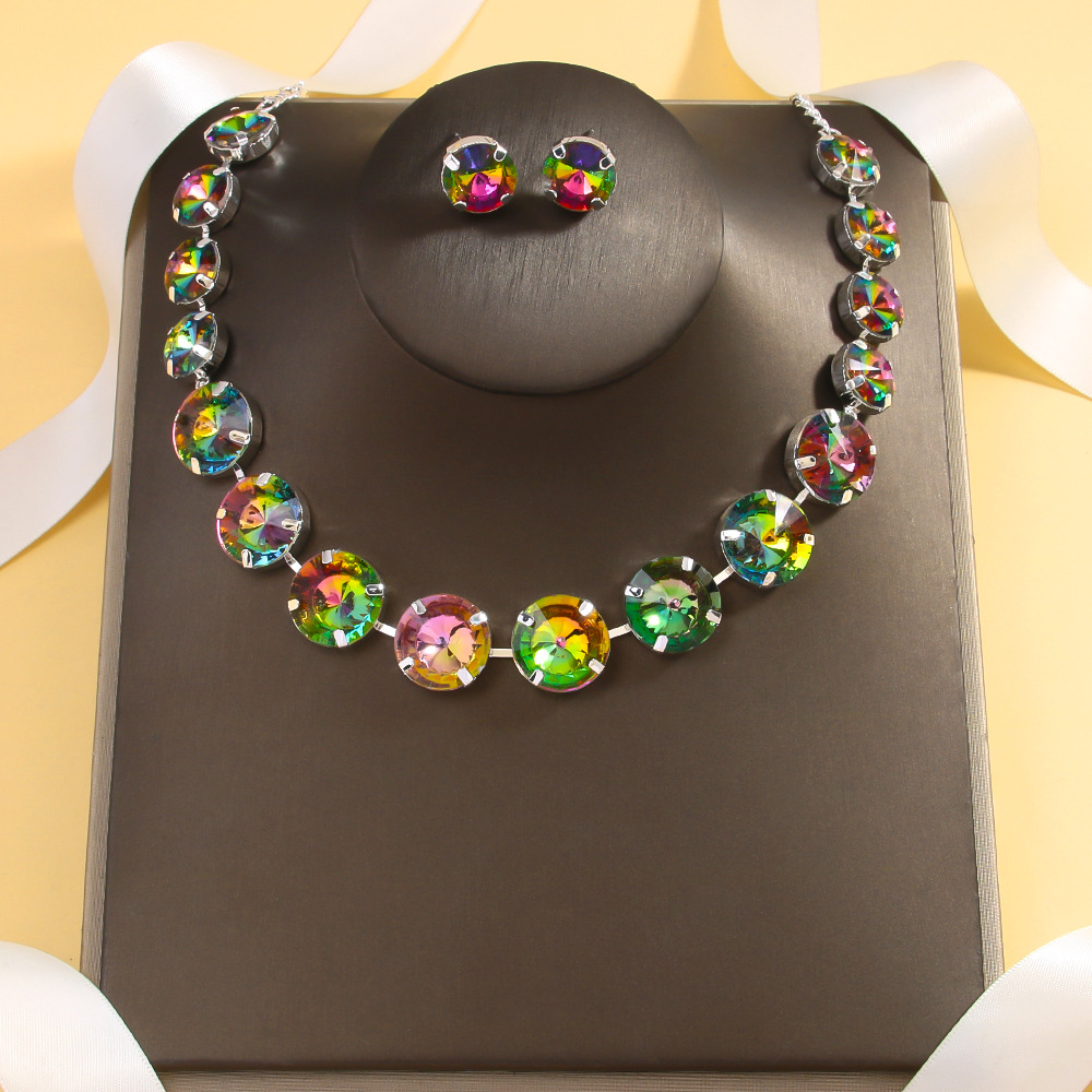 Europa y los Estados Unidos de nuevo conjunto de joyería redonda simple temperamento collar de diamante de moda pernos accesorios Joyería conjunto