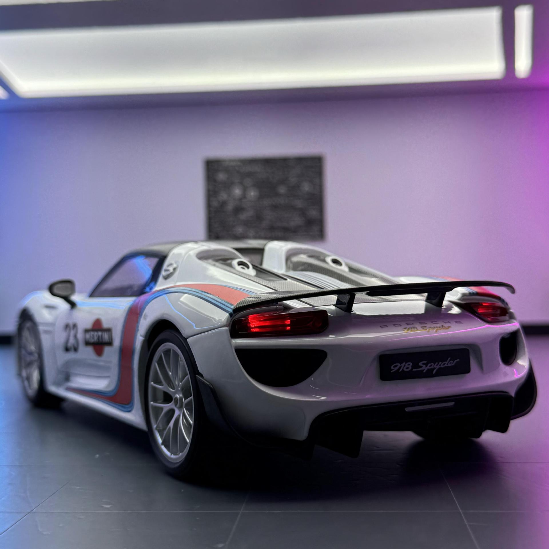 OK modelo de coche de aleación 1 a 18 Martini 918 roadster con sonido y luz, modelo de sonido de coche de juguete deslizante
