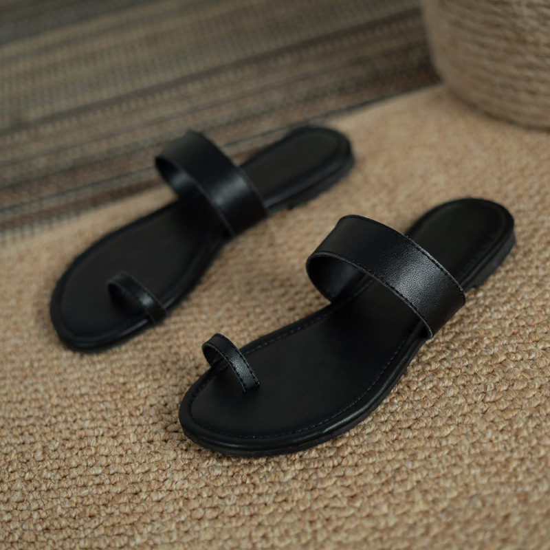 Genuine Leather Flat plus size Women's Sandals and Slippers Clip Feet 25 Summer New One-word Outfit Fashionable Casual Beach Slippers Genuine Leather Flat plus size Women's Sandals and Slippers Clip Feet 25 Summer New One-word Outfit Fashionable Casual Beach Slippers