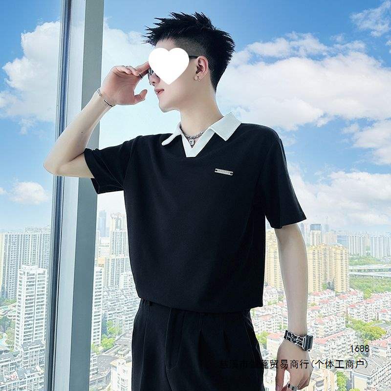 Summer short-sleeved men's polo shirt, trendy and stylish color-blocked V-neck T-shirt, 2026 new men's summer casual top.