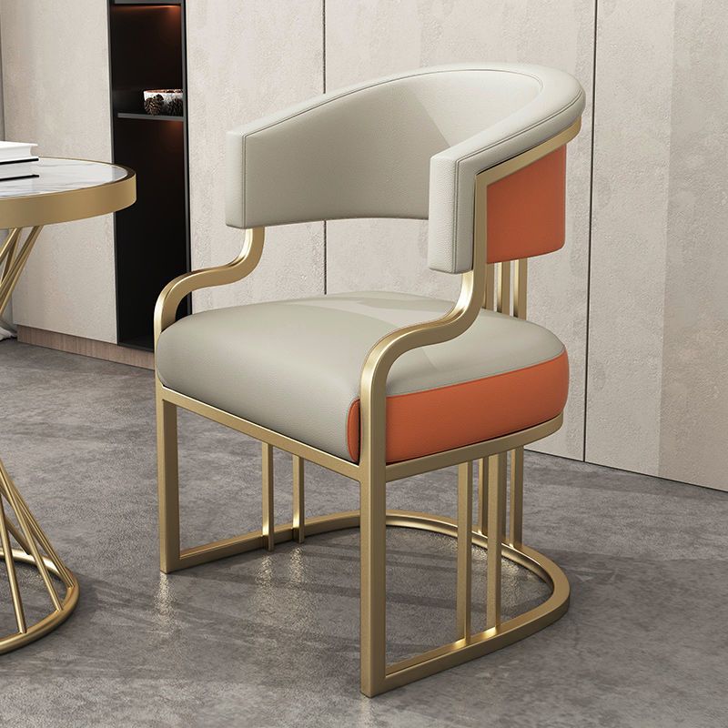 Светлый роскошный диван-кресло бежевый