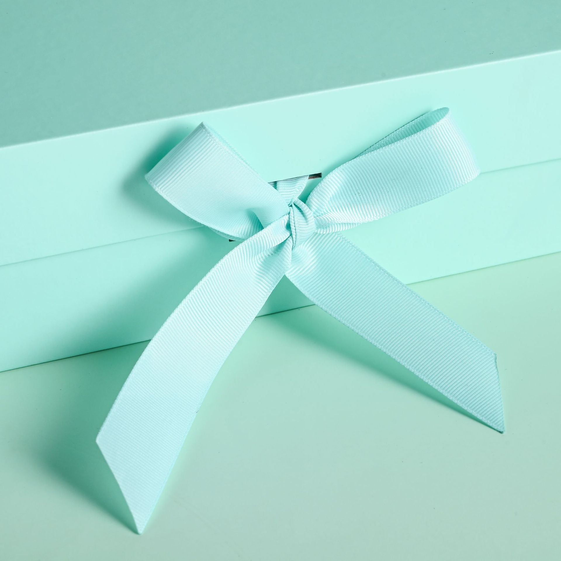 Caja de regalo plegable de una pieza Xi Yin imán negro Flip caja de regalo en blanco caja de regalo de vacaciones caja de regalo de embalaje de zapatos y ropa