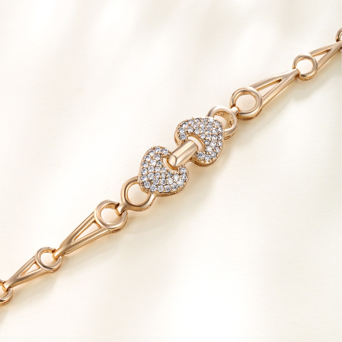 Xuping Europa y América de moda transfronteriza joyería de mano personalidad nicho de alta calidad lujoso corazón delicado pulsera de amor de la mujer