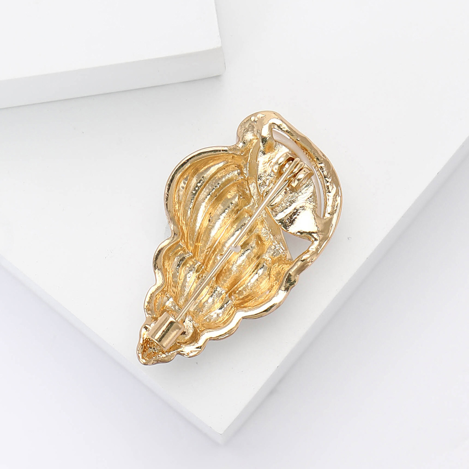 Cross-border New Creative Alloy Enamel Conch Brooch Exquisite Fashion Women's Suit Cardigan Corsage Jewelry Pin
