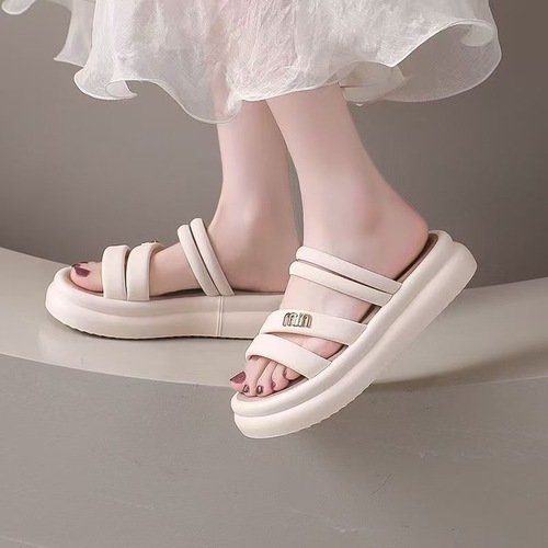Stunning women's outdoor sandals 2025 summer thick sole anti-slip beach Roman sandals match skirt soft bottom one-piece sandals