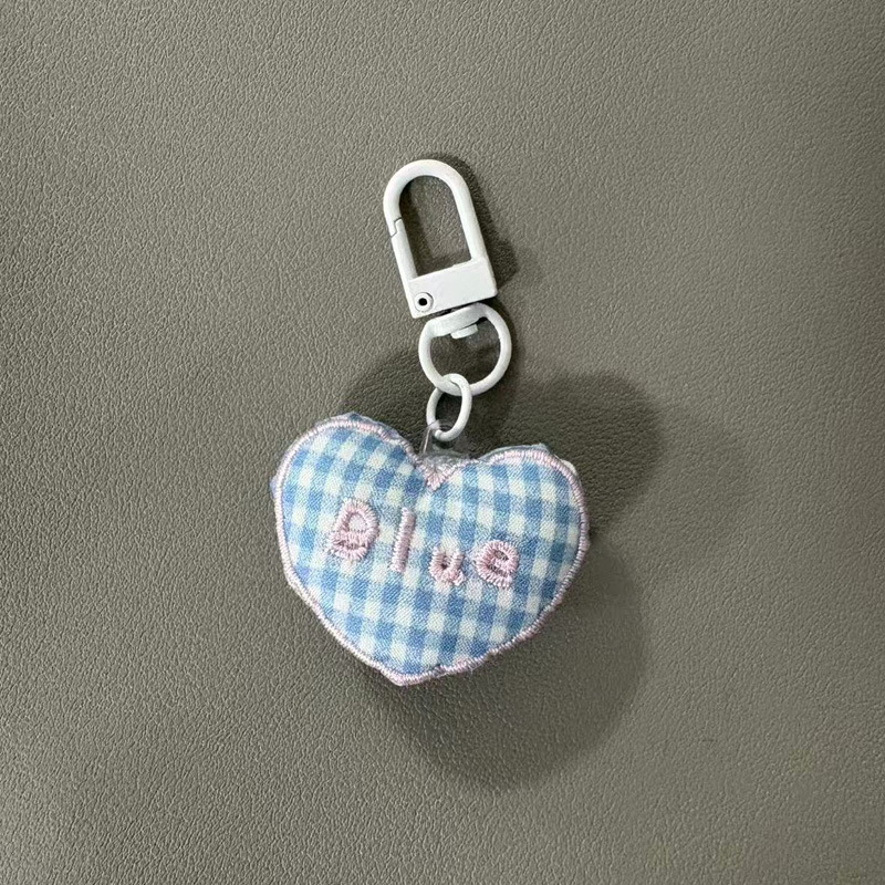 Corazón encantador de la niña cuadrícula amor llavero colgante tela amor broche ropa accessorios zapatos calcetines diy