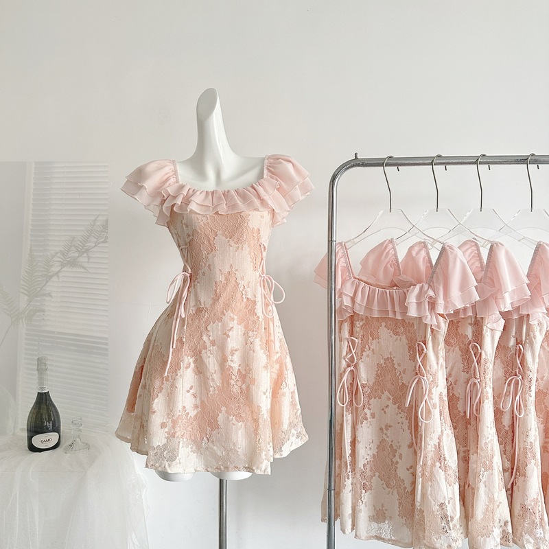 "Xinxing" Lisianthus Oolong Tea Style Double-Color Lace Hem Lotus Leaf Trim Waist-Slimming Dress for Women