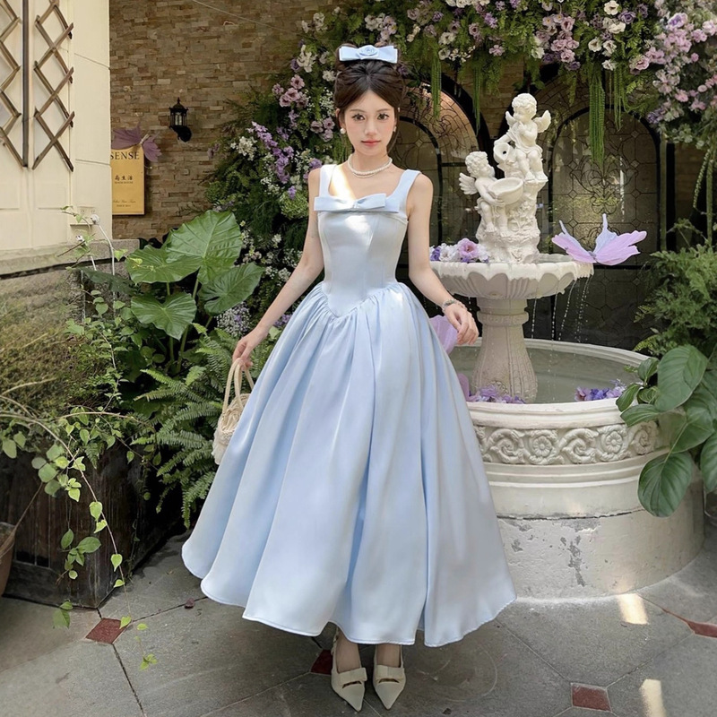 French-Style Sweet and Gentle Blue Spaghetti Strap Dress with a Bow, Waist-Cinching, Elegant Princess-Style Long Dress for Everyday Wear French-Style Sweet and Gentle Blue Spaghetti Strap Dress with a Bow, Waist-Cinching, Elegant Princess-Style Long Dress for Everyday Wear
