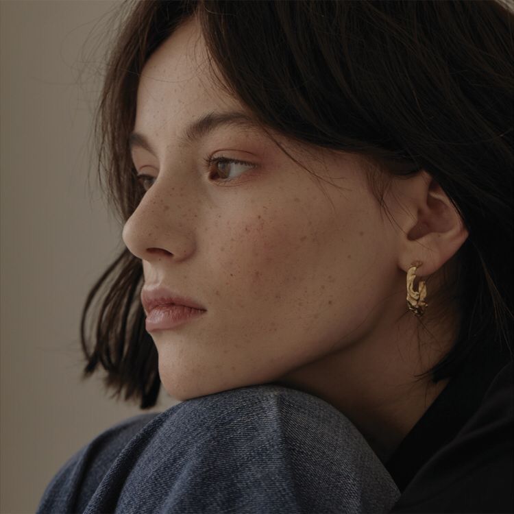 Gold-toned C-shaped Large Circle Stud Earrings Retro Style_voghion.com