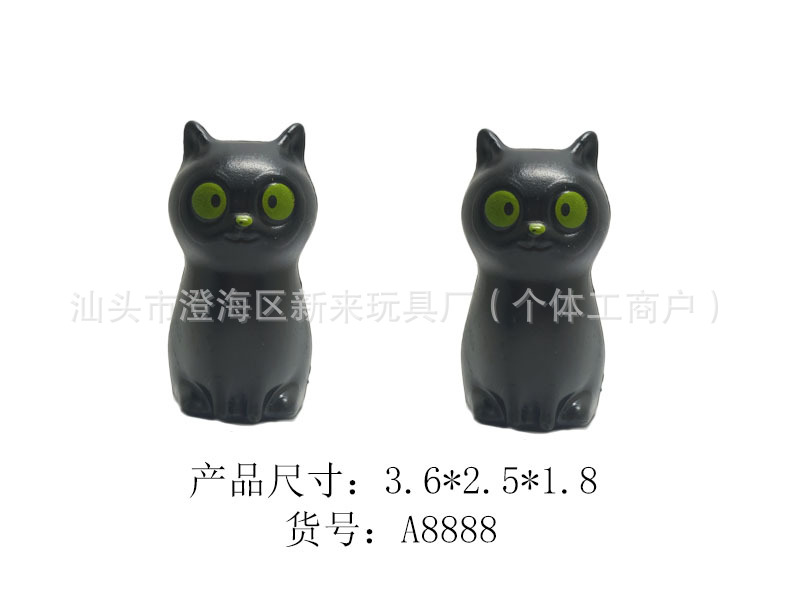 작은 검은 고양이 장식품