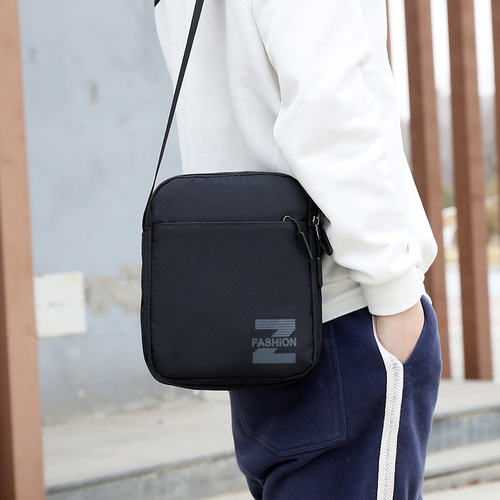 Men's outdoor chest bag wholesale mini niche crossbody bag casual men's shoulder bag large capacity sports crossbody bag