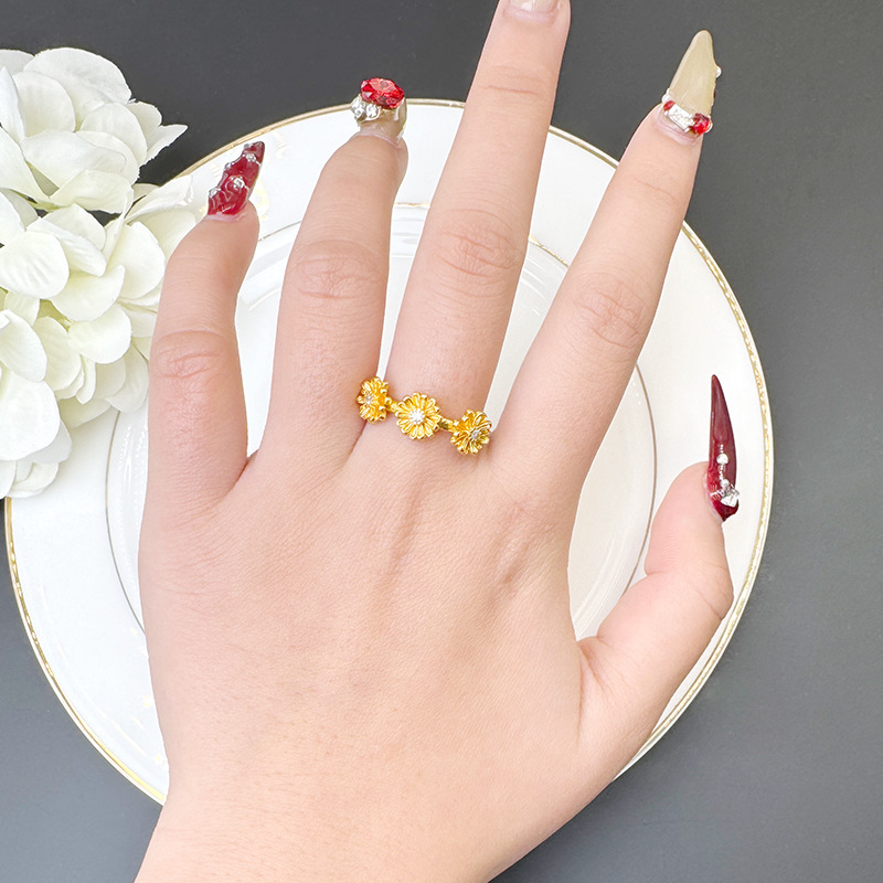 Anillo de oro de arena vietnamita ligero lujoso viento pequeña margarita corolla de diamantes anillo de boca viva para mujeres de alta calidad joyas no se desvanecen