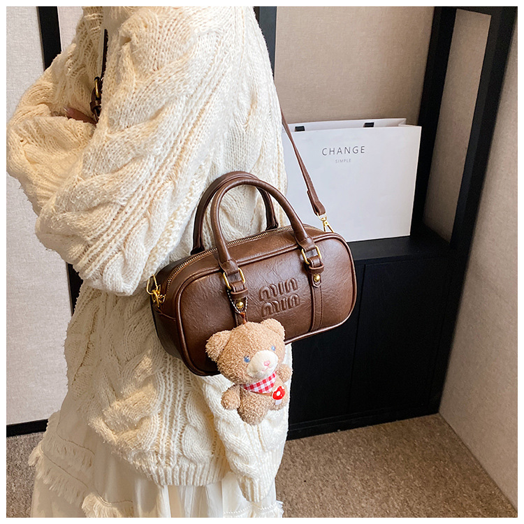 Cross-border hand-held bowling bag for women in autumn and winter 2025, new retro commuter pillow bag, large capacity crossbody bag undefined