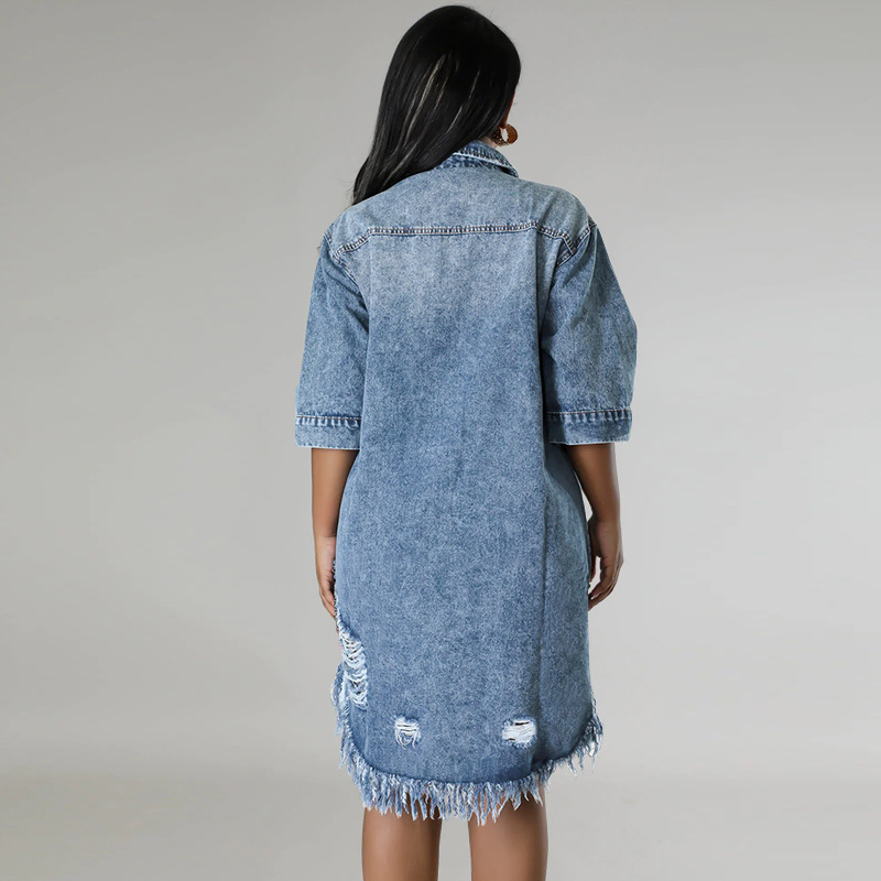 Denimklänning i plus size med fransar och kavajslag_voghion.com